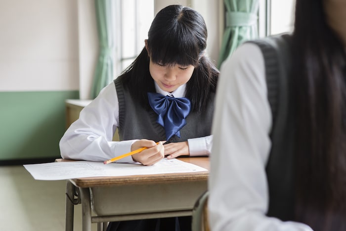 study-junior-high-school-students-girl